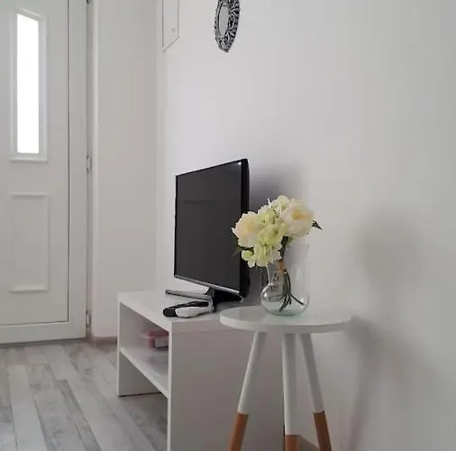 アパート Lidija Dinjiška